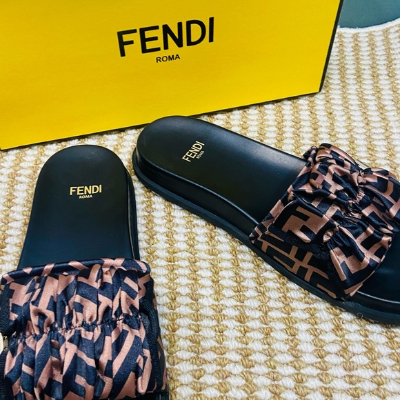 Fendi Black and Brown Slide Sandals - Picture 3 of 5
